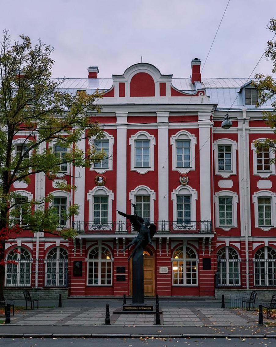 Из СПбГУ уволили скандального доцента-русофоба