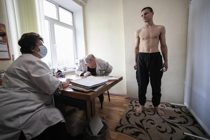 В Минобороны предложили ставить граждан на воинский учёт без явки в военкомат