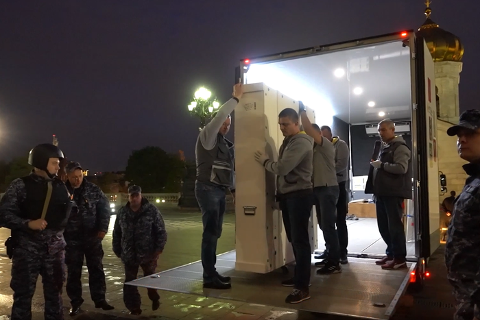 В течение двух недель желающие смогут поклониться великому памятнику XV века: Икону Рублёва привезли в храм Христа Спасителя