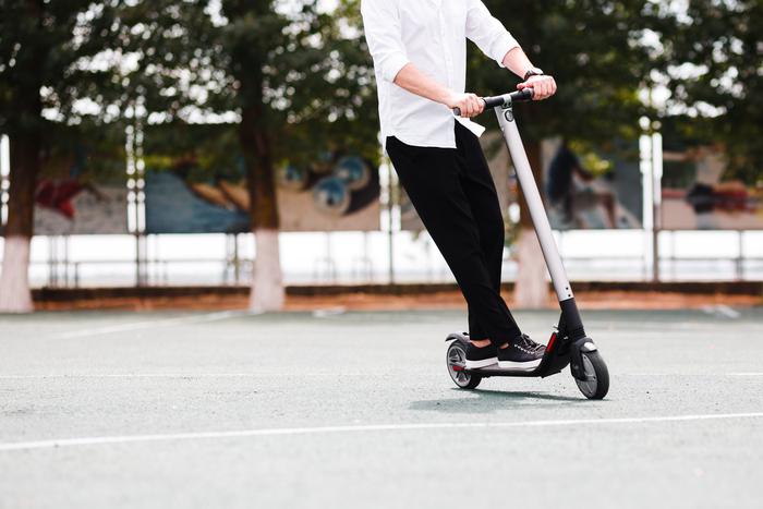 Опрос показал отношение россиян к ограничению скорости электросамокатов