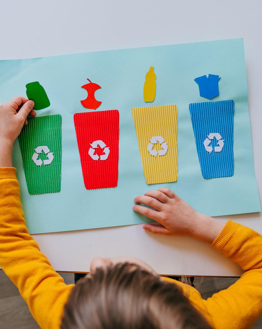 Москвичи спасают сов, выпускают зайцев и сортируют мусор. Страна отмечает День эколога