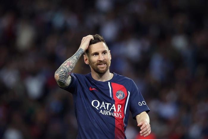 Легенды меняют прописку: Месси и другие звёзды прощаются со своими клубами