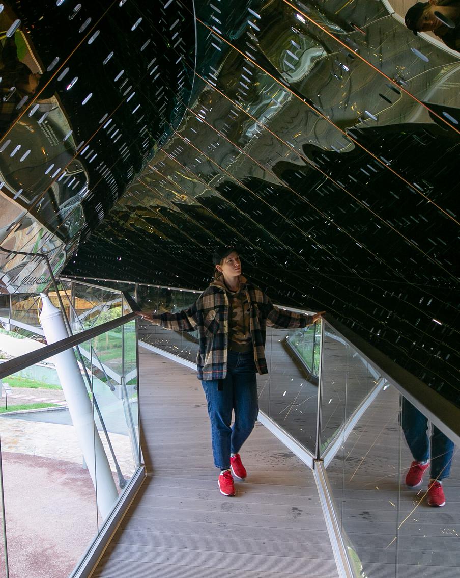 Новый ландшафтный аттракцион на ВДНХ напоминает космический корабль или произведение искусства