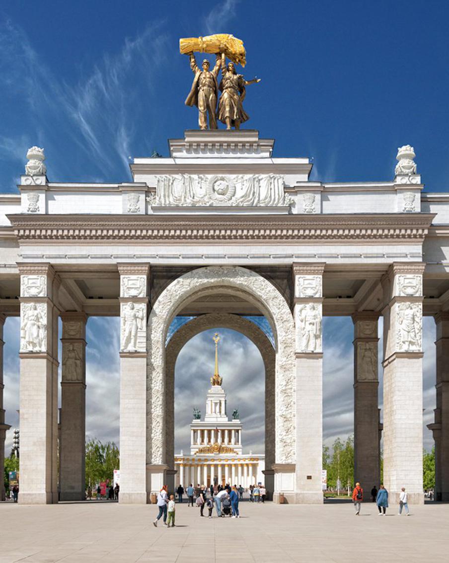 ВДНХ показала себя с новых ракурсов: Московский фотохудожник сделал монументальные снимки главной выставки