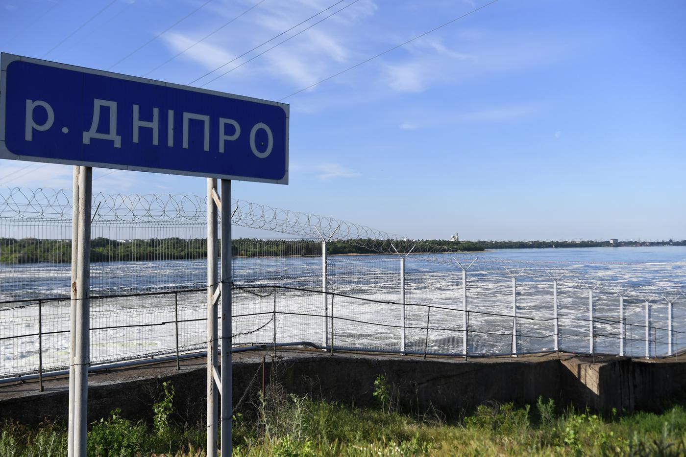 Мэр Леонтьев: верхняя часть Каховской ГЭС разрушена, уровень воды поднялся на 2,5 метра
