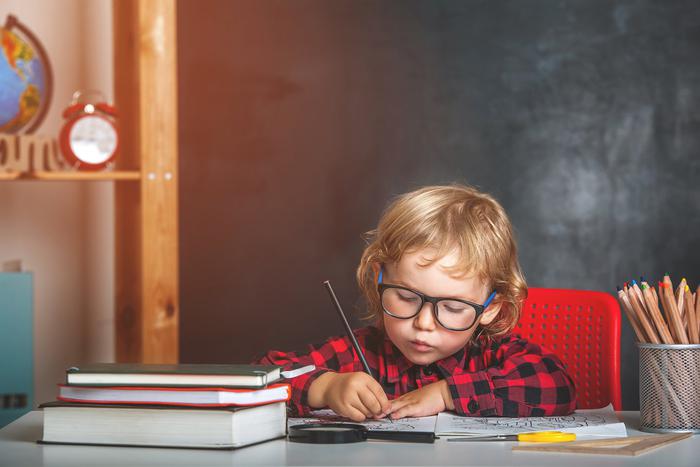 Ребёнок, который получает только "пять", – мечта многих родителей. Но стоит ли гнаться за высокими оценками?