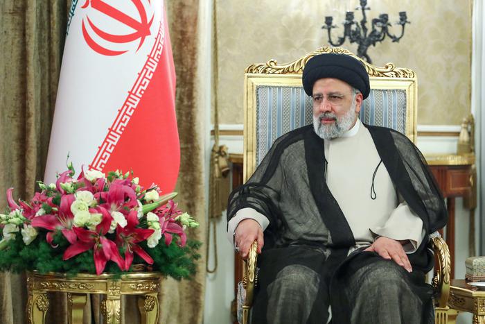 Иран представил свою новую гиперзвуковую ракету