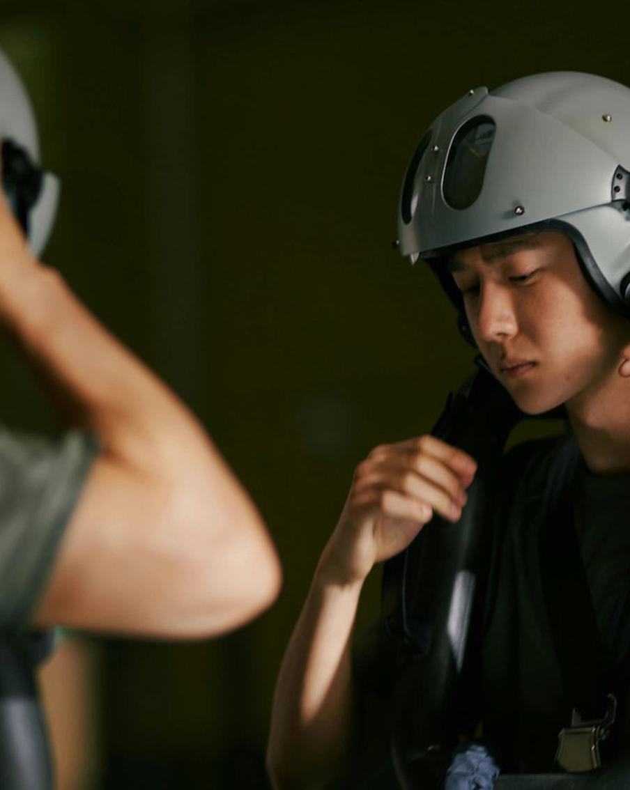 Звёзды китайских дорам посылают политический месседж в военной драме "Король неба"