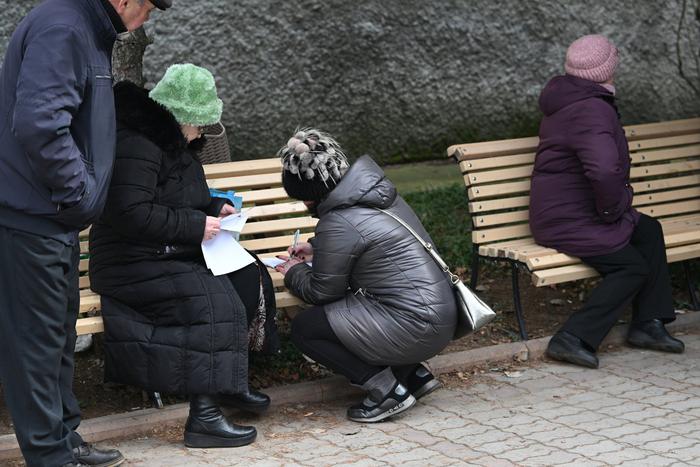 В Новой Каховке начал снижаться уровень воды