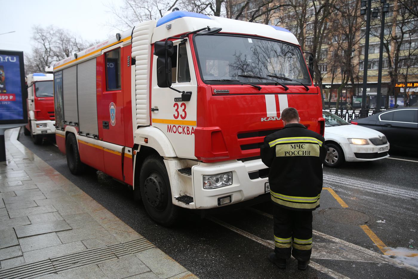 Из-за пожара в многоквартирном доме в Москве погиб ребёнок и пострадали 8 человек