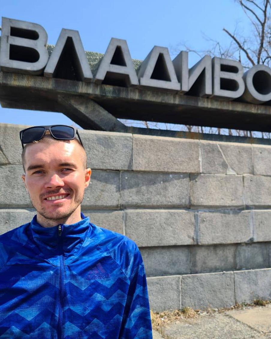 Чтобы пробежать от Петербурга до Владивостока, Максиму Егорову понадобились вера в себя, ванилин и ласковая речь