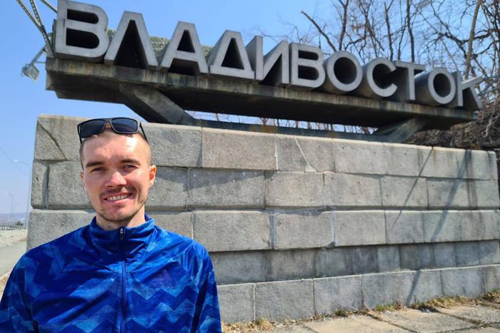 Чтобы пробежать от Петербурга до Владивостока, Максиму Егорову понадобились вера в себя, ванилин и ласковая речь