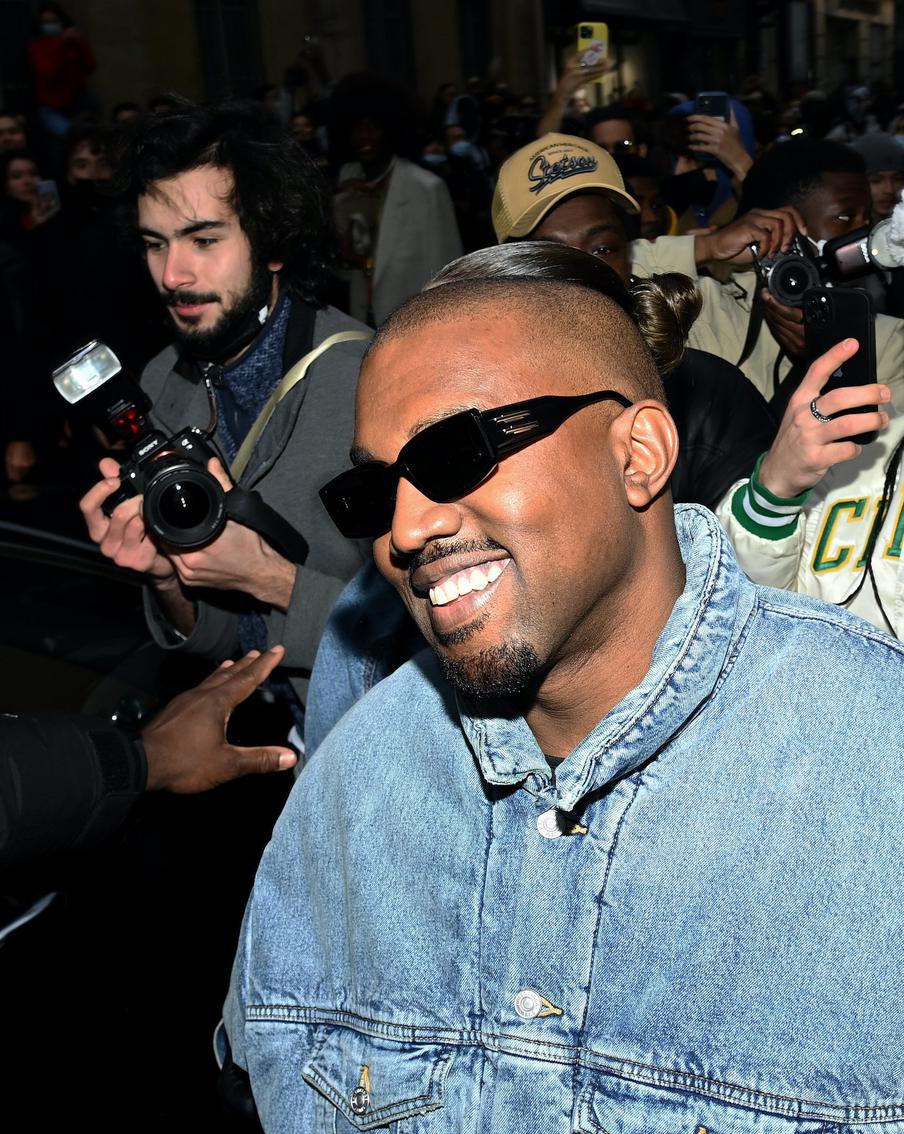 Музыкант, дизайнер и человек-скандал: самые безумные выходки Канье Уэста