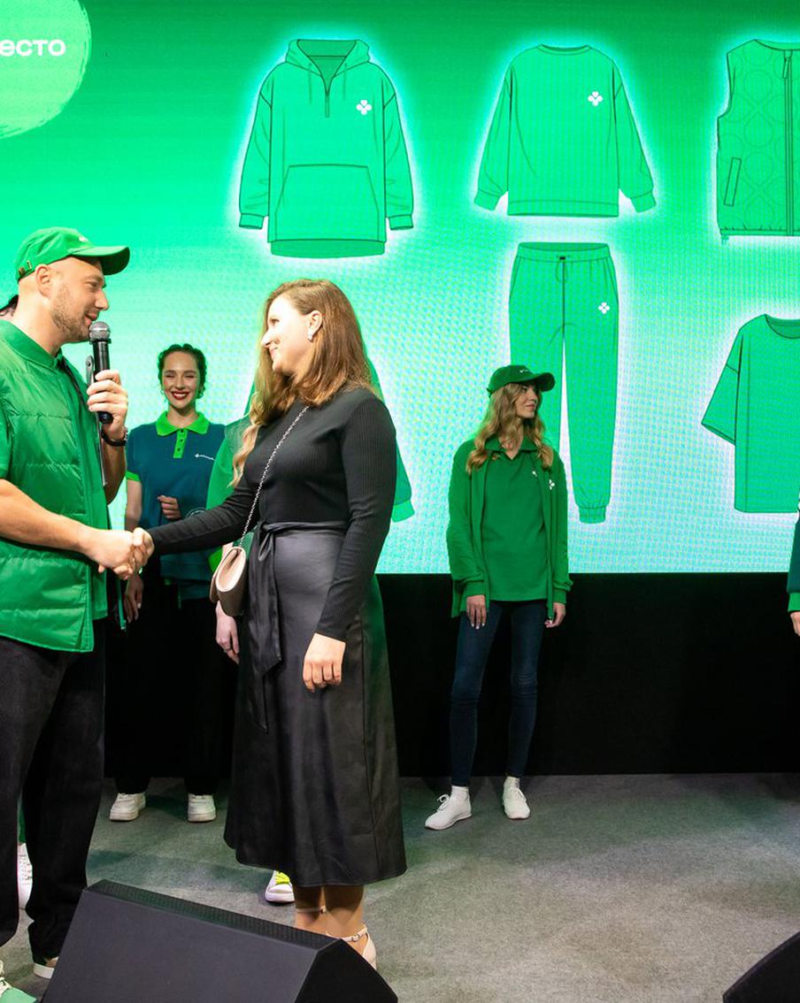 Сотрудники крупной торговой сети переоденутся в  форму – победительницу конкурса