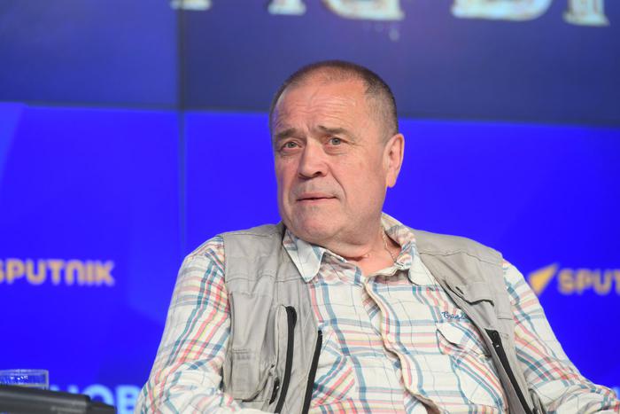 "В школе не вылезал с ковра директора". Актёр Александр Ильин рассказал про новый фильм и шалости юности