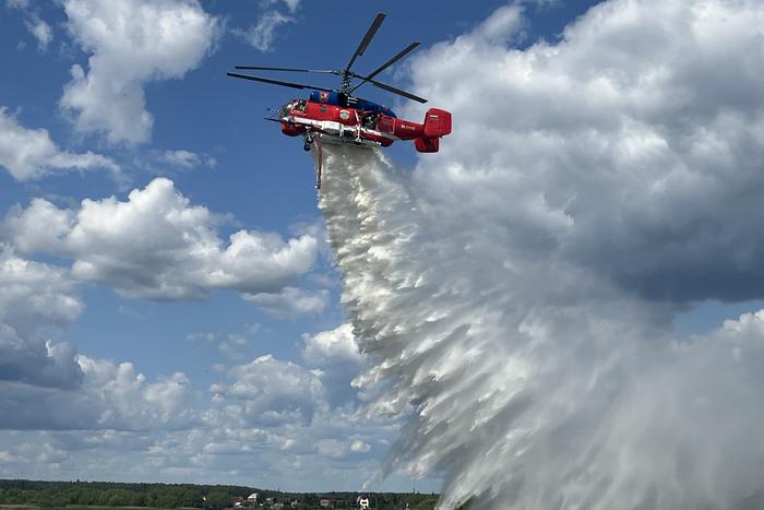 Спасатели из Московского авиацентра тушат крупные пожары и спасают людей из воды, и это не так романтично, как показывают в кино