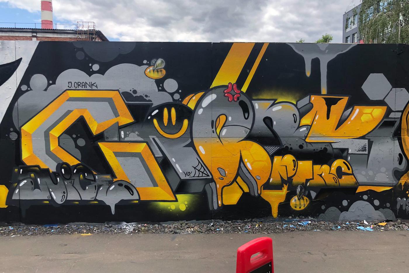 Алексей JCrank решил разнообразить свои шрифты, которыми написан его ник, весёлым смайликом.