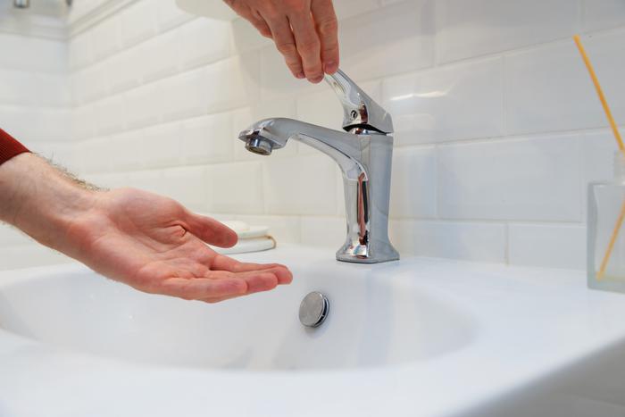 В Госдуме предложили отключать горячую воду летом на меньший срок