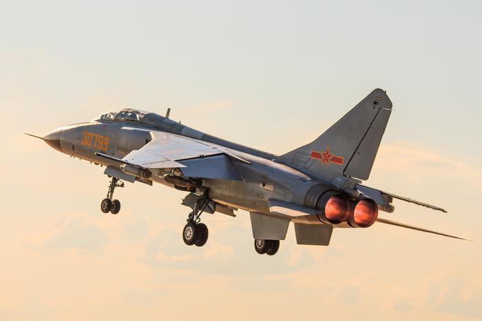 Китайские истребители около 40 раз приблизились к Тайваню