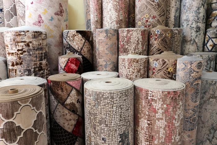 В Индии вместо асфальта дорогу укрыли ковром