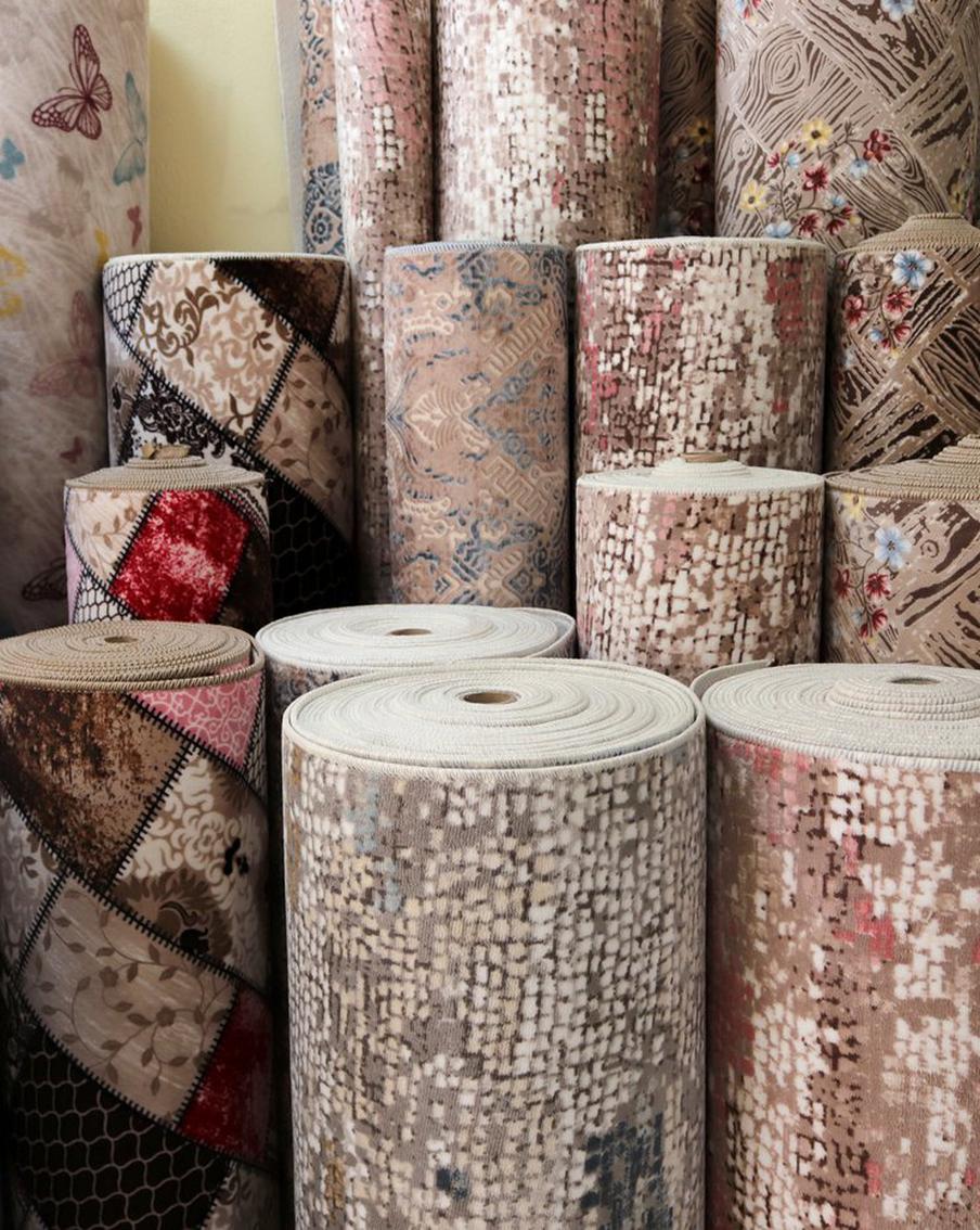 В Индии вместо асфальта дорогу укрыли ковром