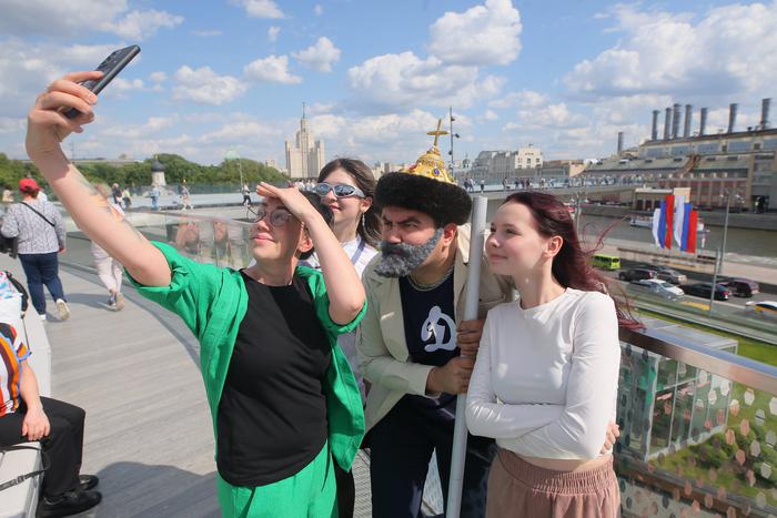 Красота-то какая, лепота! Иван Васильевич прошёлся по современной Москве