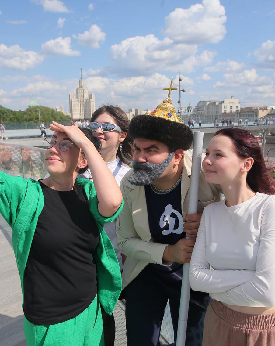 Красота-то какая, лепота! Иван Васильевич прошёлся по современной Москве