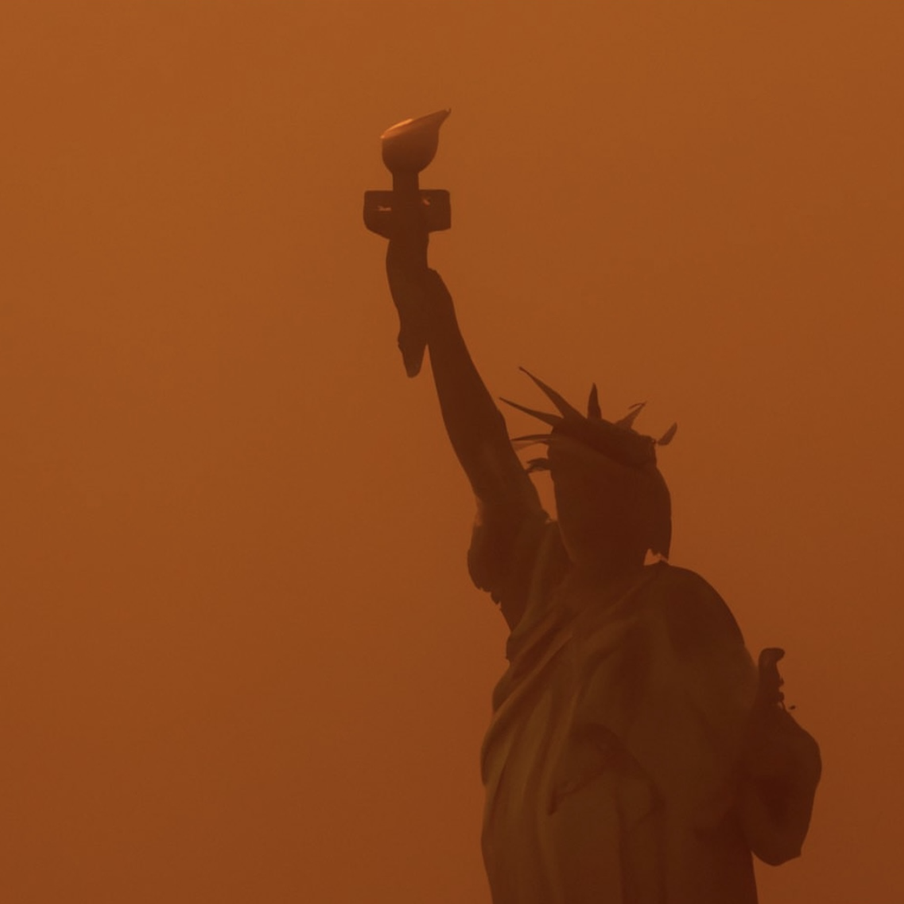 Статую Свободы почти не видно