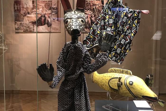 Девушка 1950 года рождения из тайного общества Мали: в Музее Востока открылась выставка с живой марионеткой