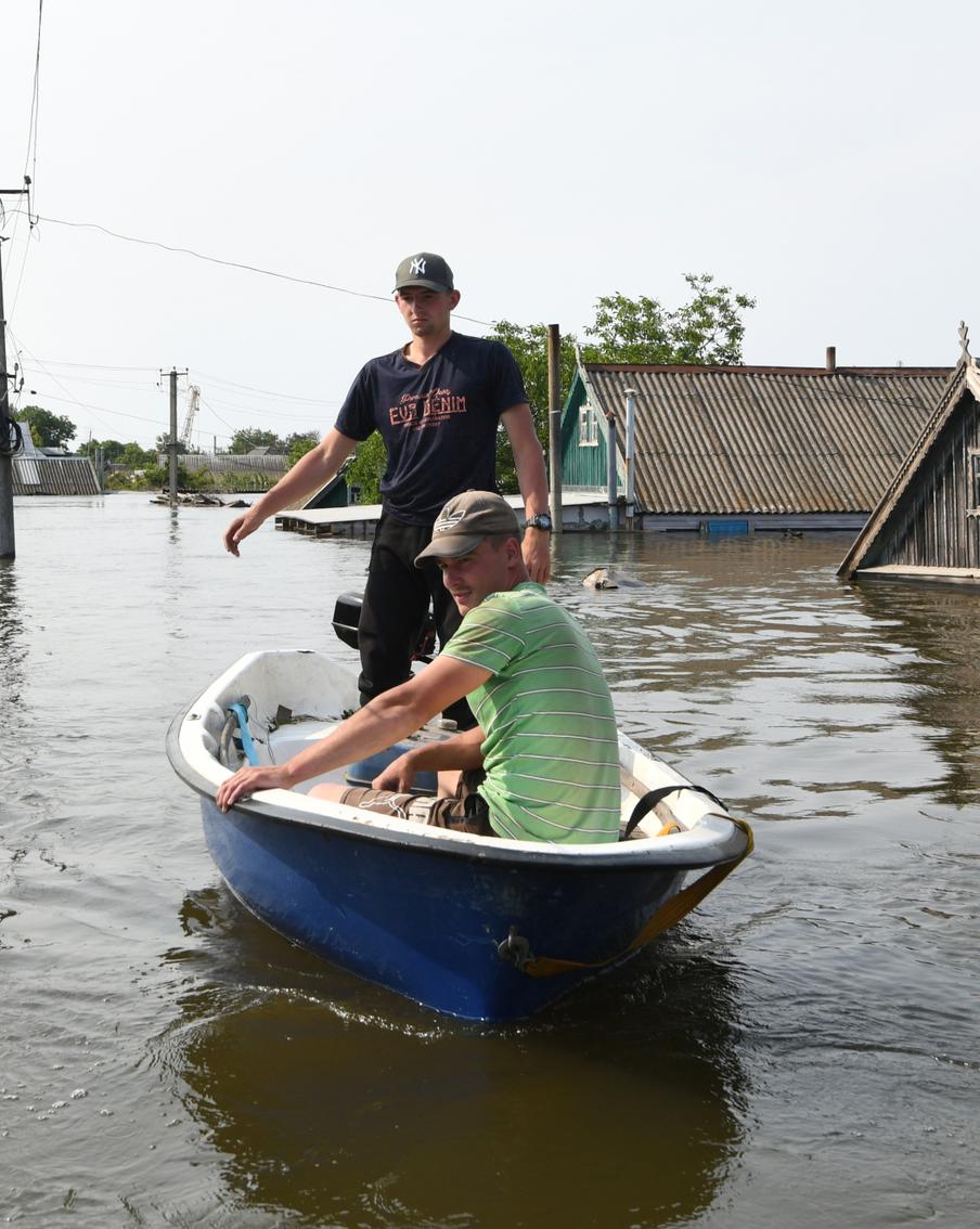 МЧС доставит специальную технику в Херсонскую область