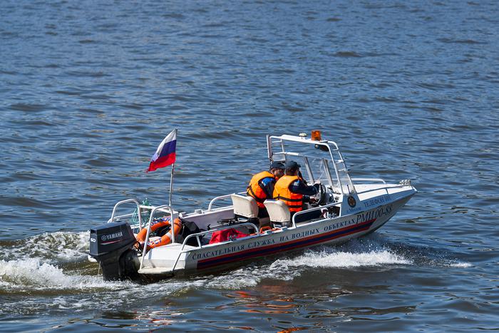 МЧС России продолжает работать в Херсонской области: с момента разрушения Каховской ГЭС спасены более 1700 человек