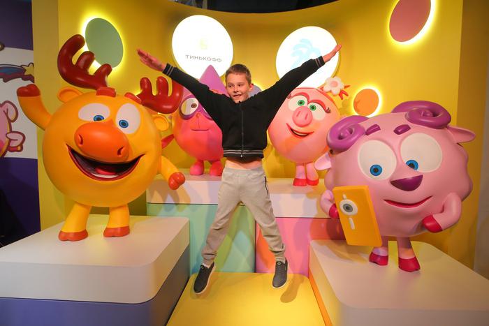 Машина для денег, смысл жизни и полёт на Луну: на вопросы "Смешариков" отвечают юные москвичи