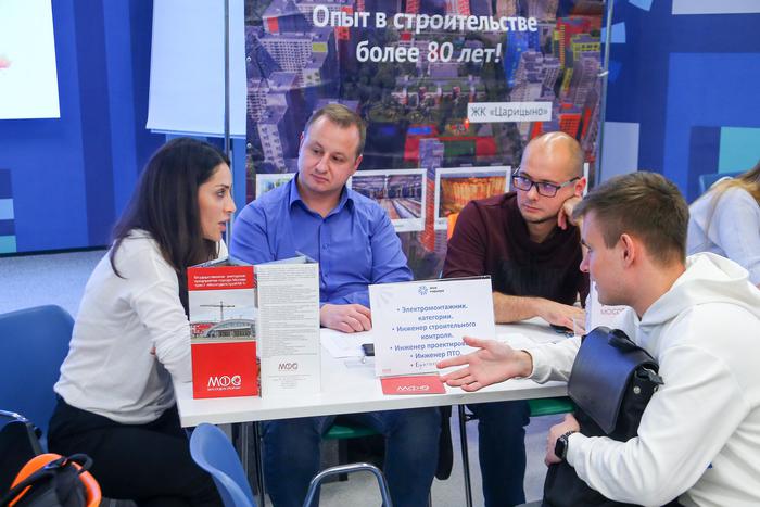 За несколько лет работы центра "Моя карьера" более 52 тысяч москвичей нашли работу и открыли своё дело