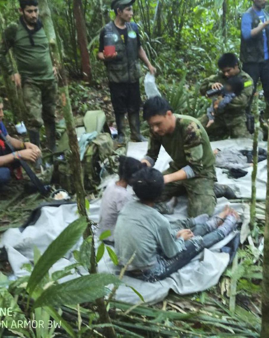 В Колумбии дети пережили авиакатастрофу и 40 дней в джунглях. Вспомнили самые невероятные подобные истории