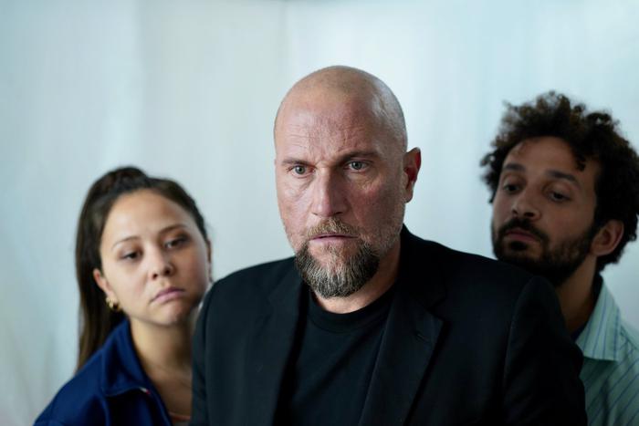 Все профессии нужны, все профессии важны: комедия "Не буди во мне киллера" заставляет в этом усомниться