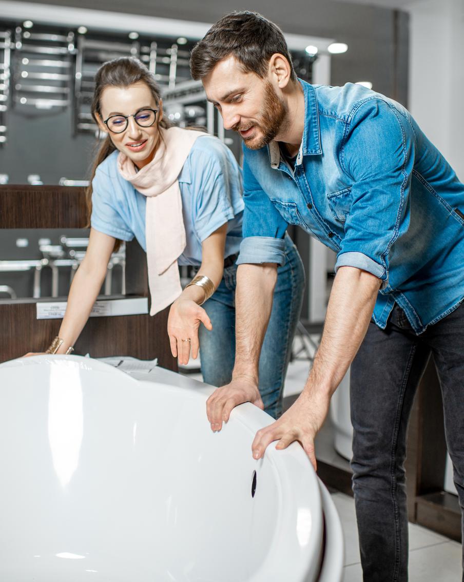 Акриловая или чугунная: изучаем плюсы и минусы популярных видов ванн