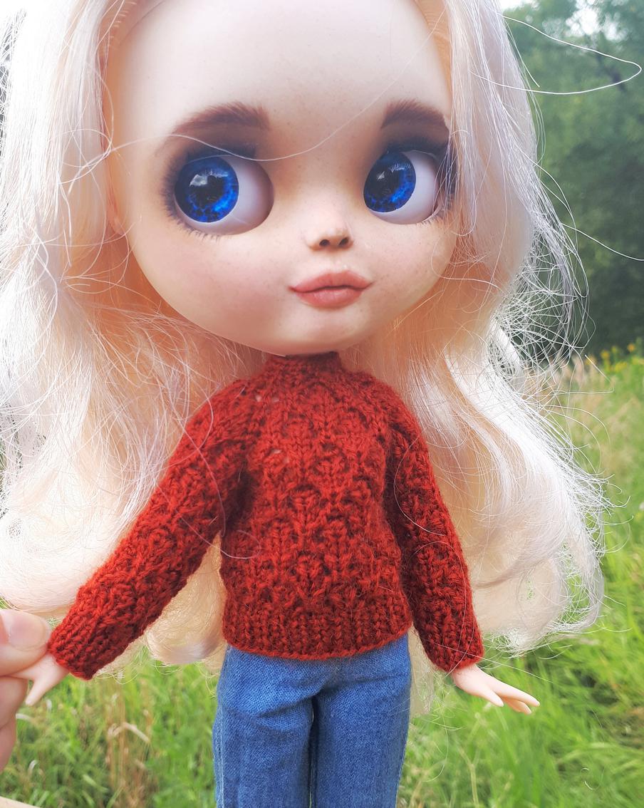 Ничего милее вы сегодня не увидите! Москвичка Люся вяжет куклам платьица и кардиганы