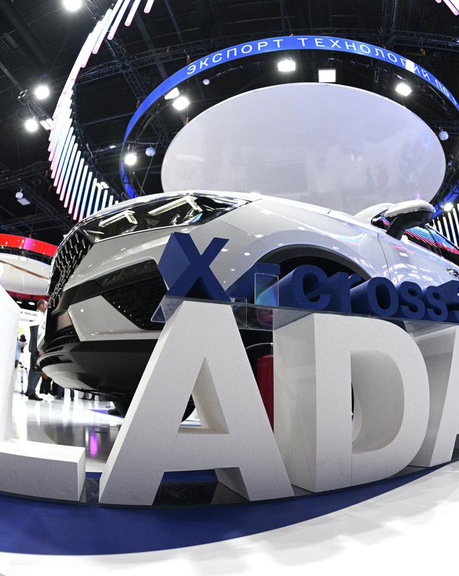 Арабские танцы и музы для отечественных компаний: ПМЭФ- 2023 встретил гостей