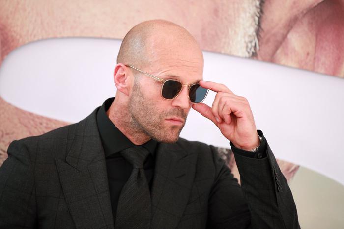 "Жи-ши пиши от души": составили кодекс реального пацана по следам русского флешмоба в соцсетях Джейсона Стэйтема