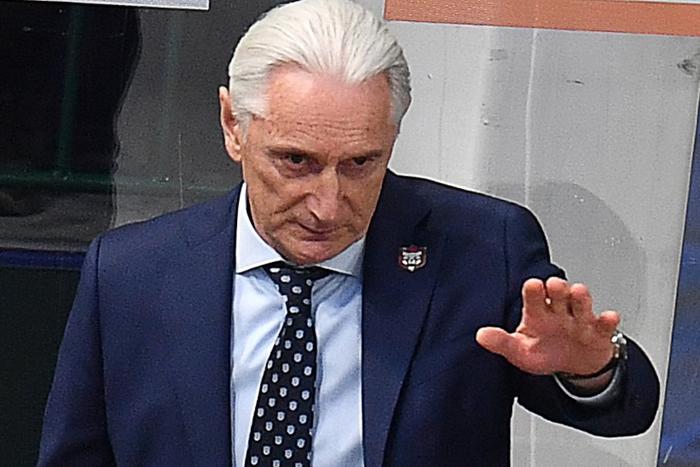 Экс-тренер сборной России по хоккею заключил контракт с казанским "Ак Барсом"