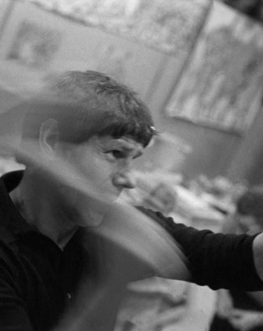 Рыцарское отношение к женщине и умение находить во всем божественную искру: в Москве показали скульптуры и редкую графику Николая Силиса