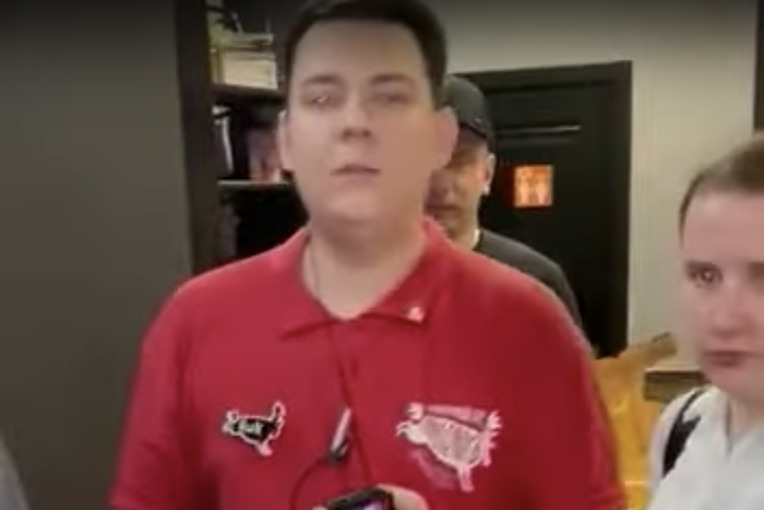 По одежке встречают, по уму провожают: в воронежский бар не пустили участника СВО