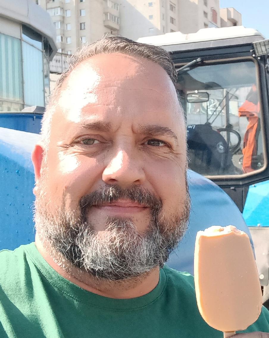 Голландец переехал в Питер и работает трактористом: история любви к России Якко Хендрикса