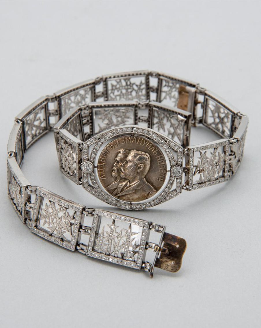 Снежинки для Нобеля создавала единственная женщина-дизайнер у Фаберже