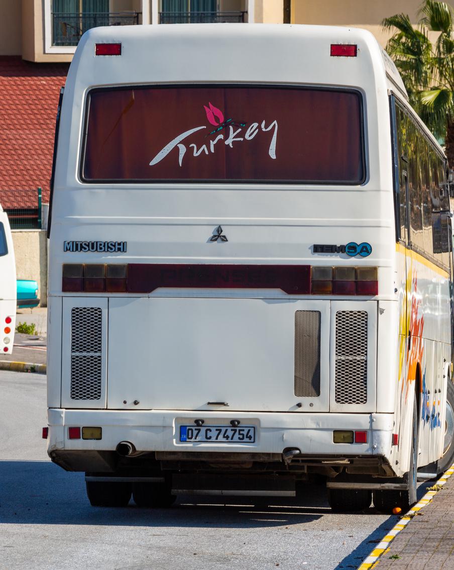 Российские туристы попали в аварию в Анталье: в автобусе находились 33 человека, из них шесть – наши соотечественники