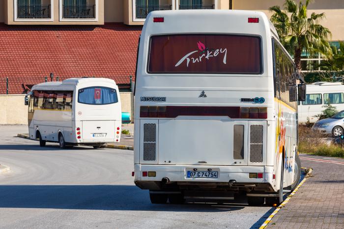 Российские туристы попали в аварию в Анталье: в автобусе находились 33 человека, из них шесть – наши соотечественники