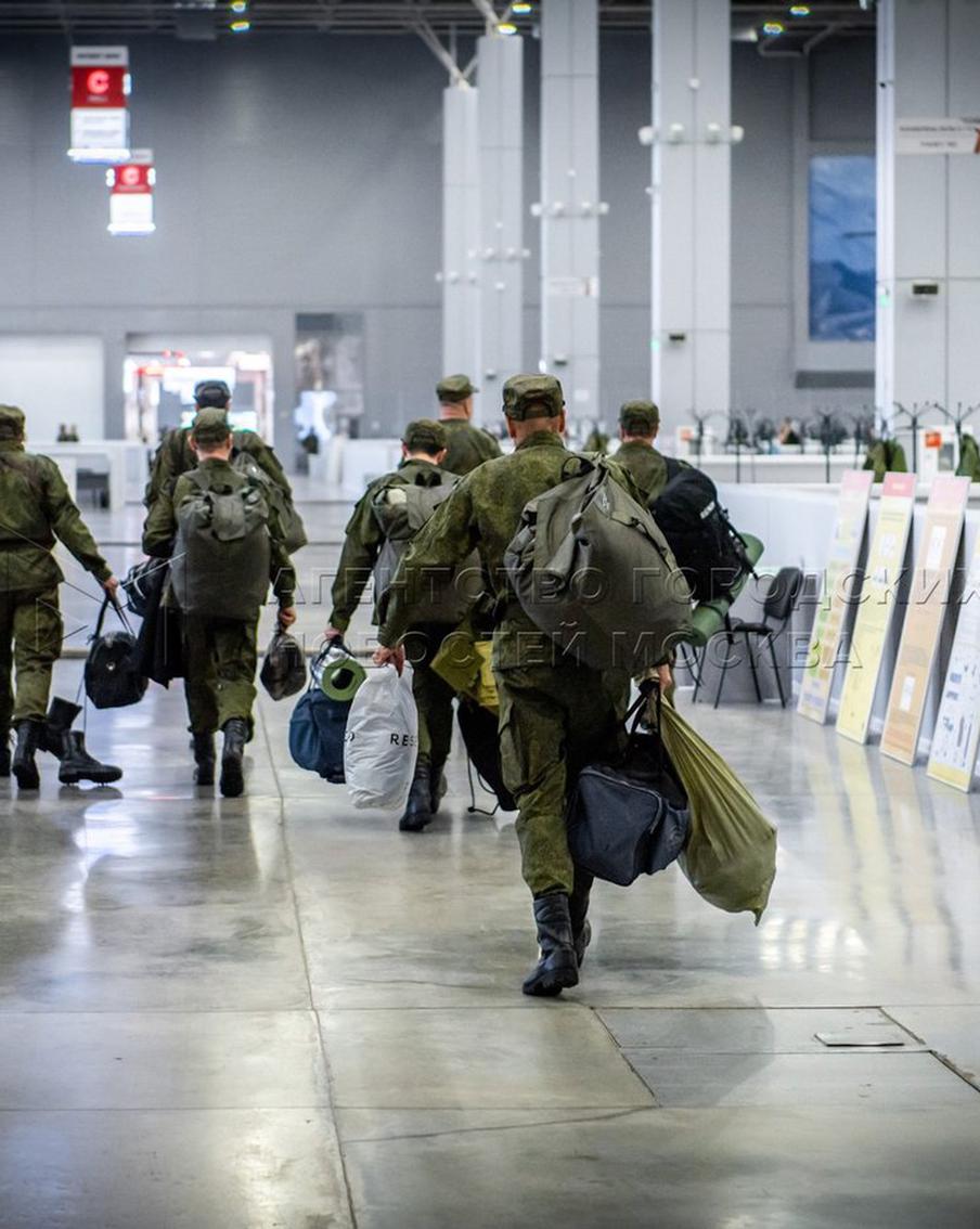 Защищать Родину с друзьями: дружба заставляет граждан заключать контракты на военную службу