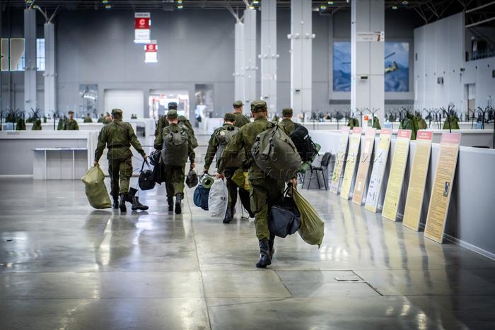 Защищать Родину с друзьями: дружба заставляет граждан заключать контракты на военную службу