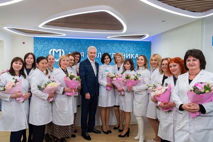 Праздник врачей: Сергей Собянин поздравил медиков с Днём медицинского работника