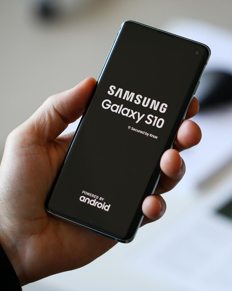 На Samsung надвинулась тень: официальные продажи корейских смартфонов в России могут запретить